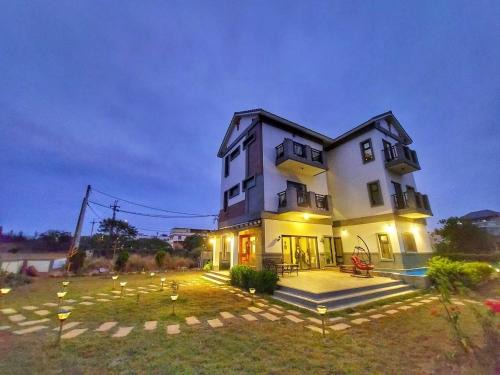 Jinsha House | 出門獺踏 Otter footprints B&B