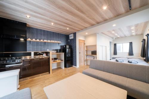 Nankin-machi Apartment | 南京町ロックビル 3,4階
