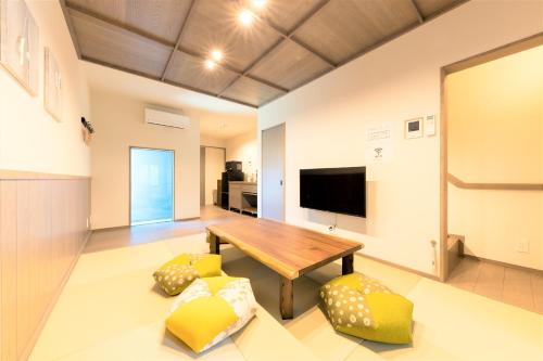 Hakata-ku Villa | 博多町家ホテル - Kamigofuku -