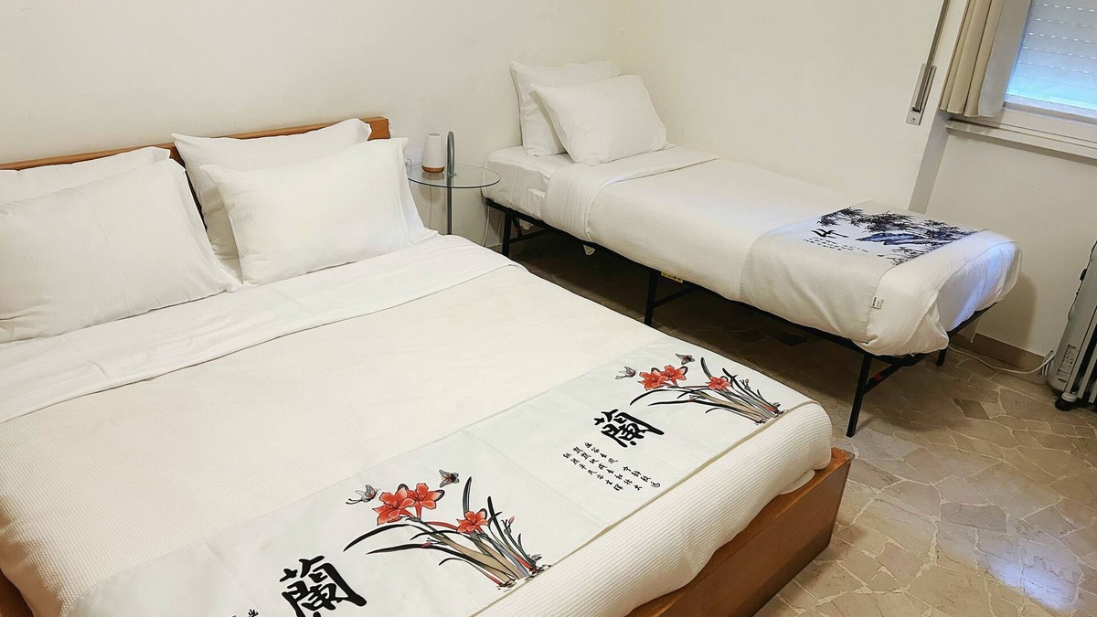 Zona Zara Bed & Breakfast | 地铁站1分钟@晚上入住@12小时独立房间@行李可提前寄存@入住简单@LGBT