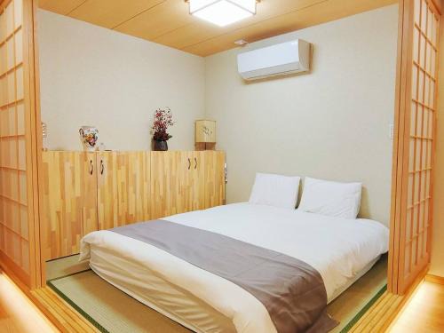 Nagawa House | 慧橋日本 Spa Resort Tenga 386m全新日式別墅関西機場直達天下茶屋駅3分鐘難波黑門市場道頓堀心齋橋通天閣直達 8人3間睡房5張床2間浴室