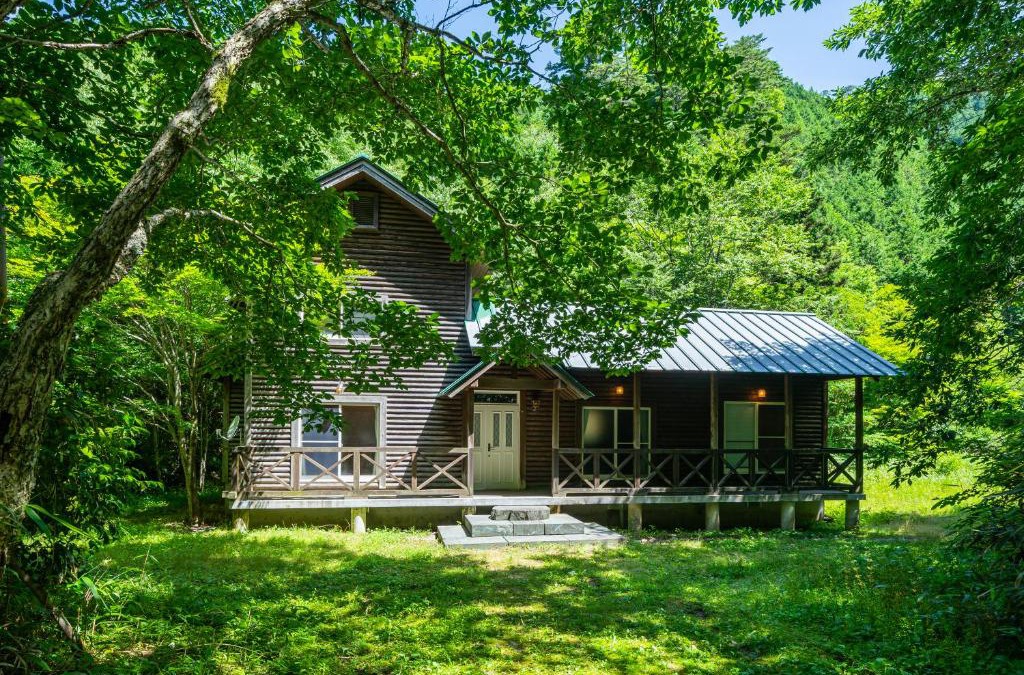 Ehime Prefecture House | 深山山荘 DENCHI