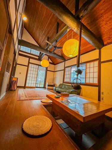 Hanashiki Onsen House | 源泉掛け流し付き貸切別荘-Authentic private home with Private Kusatsu Onsen - THE HIDEOUT VILLA KUSATSU-
