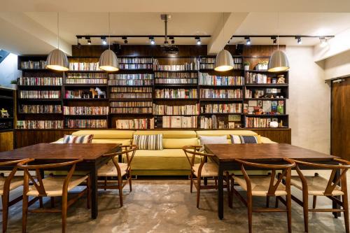 West Central District House | 百吉家Chez Poky
