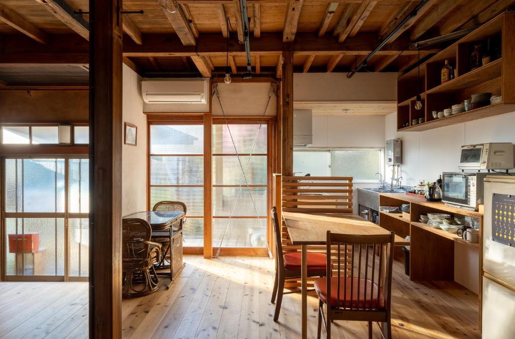 Kiho-cho Apartment | 神倉書斎 [Kamikura-Hideaway]