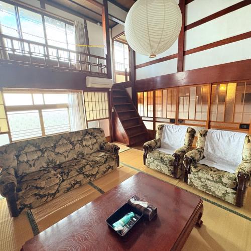Sado House | 自然に囲まれた海沿いの広い一軒家 貸切 佐渡 古民家 レッドジャスパーRedjasper