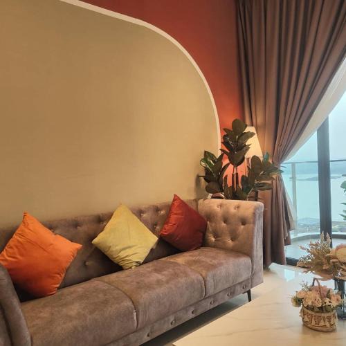 Central District Apartment | 轻奢风三房三厕休闲套房6-12人适合家庭入住 金海湾 Danga Bay