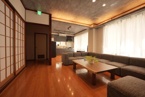 Kumoji Apartment | 離by Ryudan