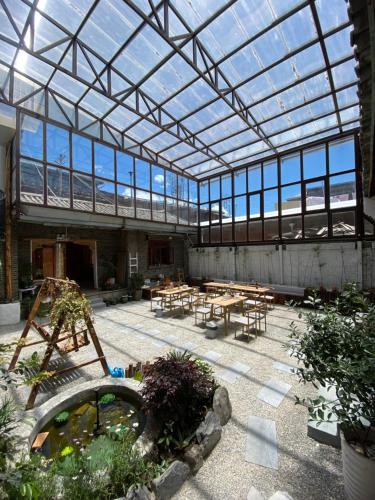 Shangri-La House | 雪湖轻奢民宿 Snowlake Inn