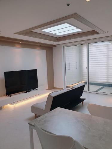 Dunsan-dong Apartment | 둔산동 한복판 아파트