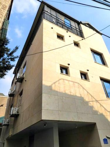 Muk-tong Apartment | 산책로가있는 깔끔한 신축하우스101