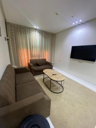 Al Aziziyah Apartment | 003 Two rooms and a hall غرفتين وصالة