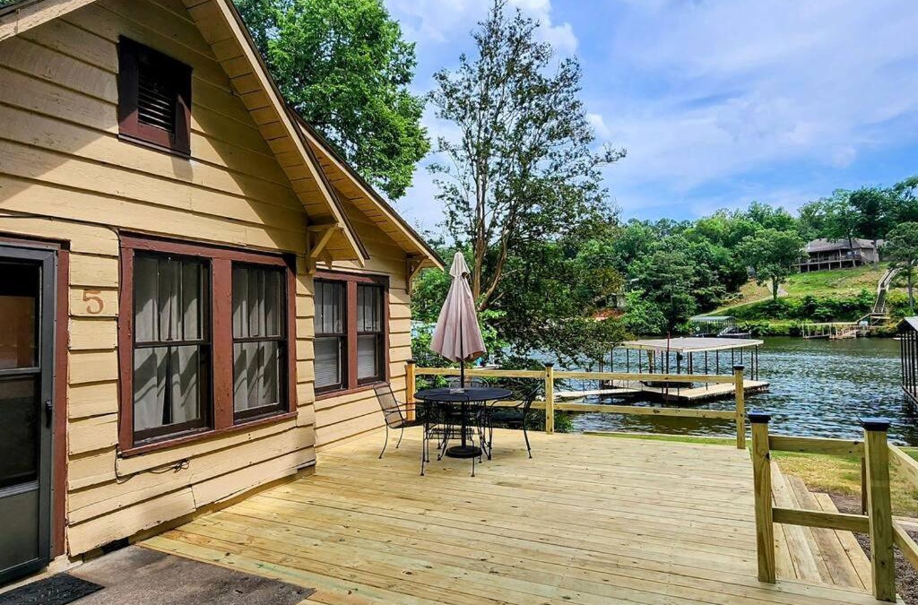 Mid America House | #05 - Lakefront Two Bedroom Cottage- Pet Friendly