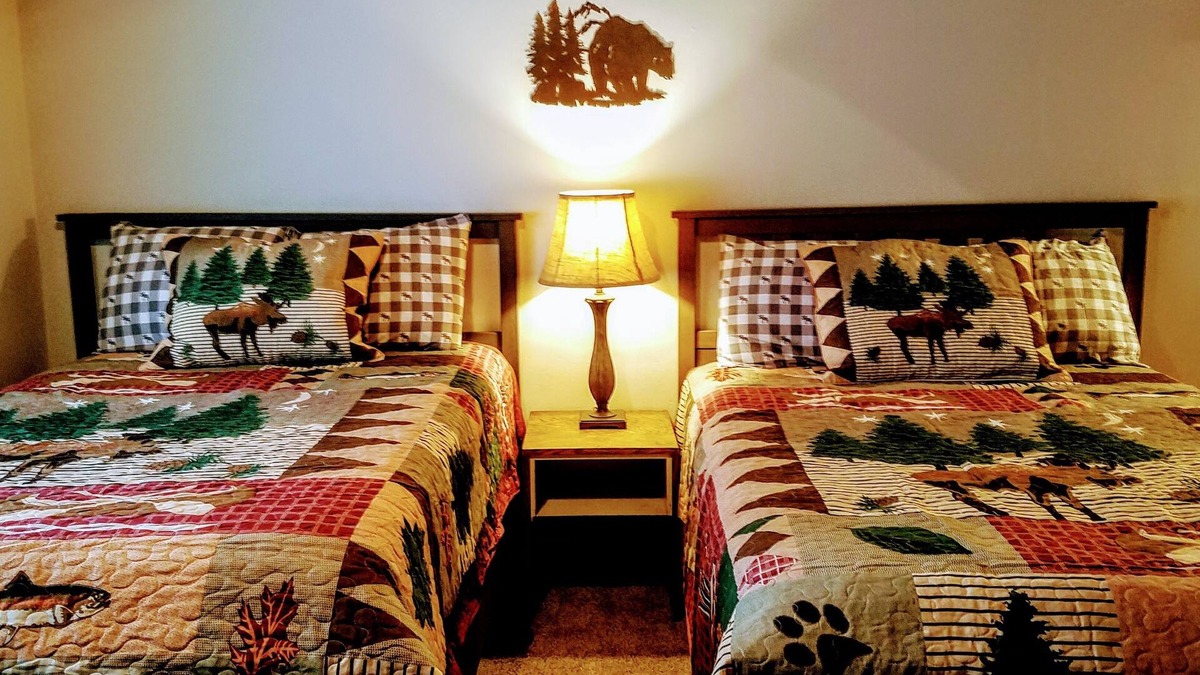 Tahoe Island Cabin | 05: The Tahoe Tamarack Pet Friendly Studio
