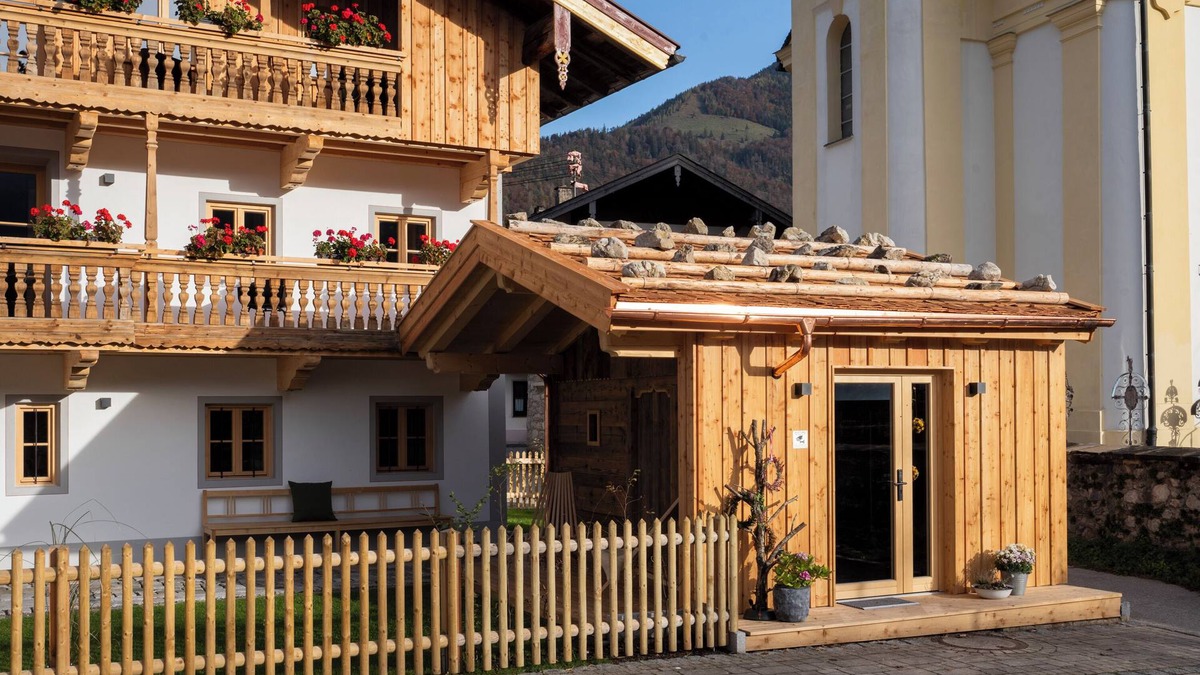 Schleching Apartment | 05 Wiggerl, 80 sqm, 2 bedrooms, balcony, sauna, tiled stove