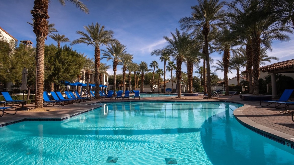 La Quinta Villa | 065127 3BR STUNNING Ground Floor Resort Villa w/Mt Views, Pool steps away