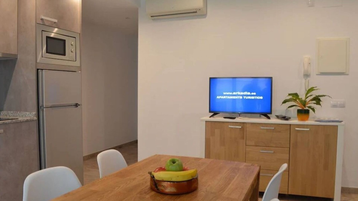 Roses Town Center Apartment | 1.1 NEW in center ROSES with WI-FI, AC and TV sat at 60 m MAR