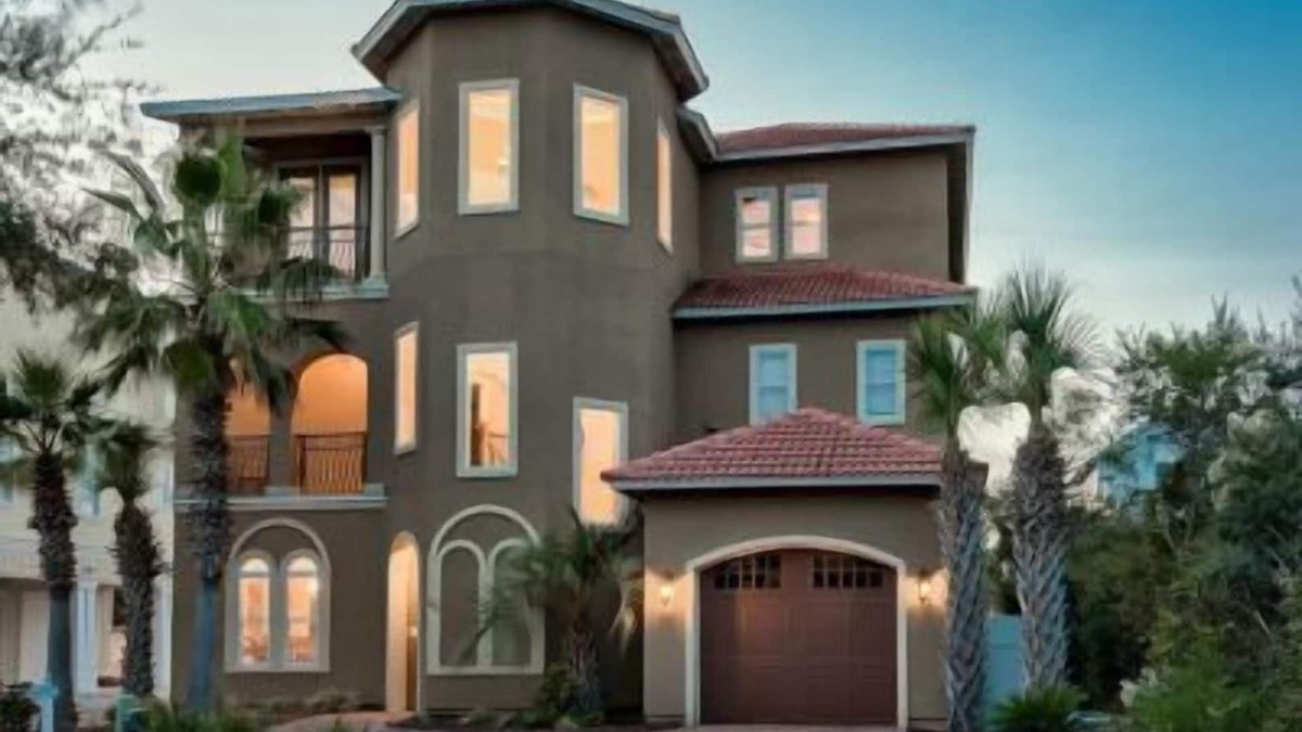 Emerald Waters Village House | 1/2 Block From Private Beach, 7 BR, Remodeled, Theater, Discounted Golf Cart