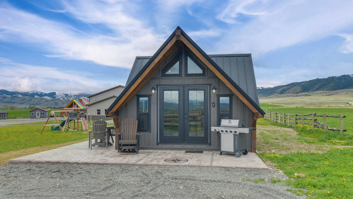Alder Cabin | 1/2 Mi to Ruby River: Cabin w/Trail Access!