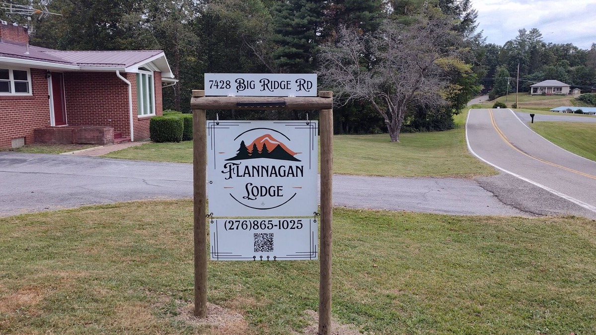 Haysi Cabin | 1–3 Private Bedrooms 1 Private Bath Private Quarters & Entrance