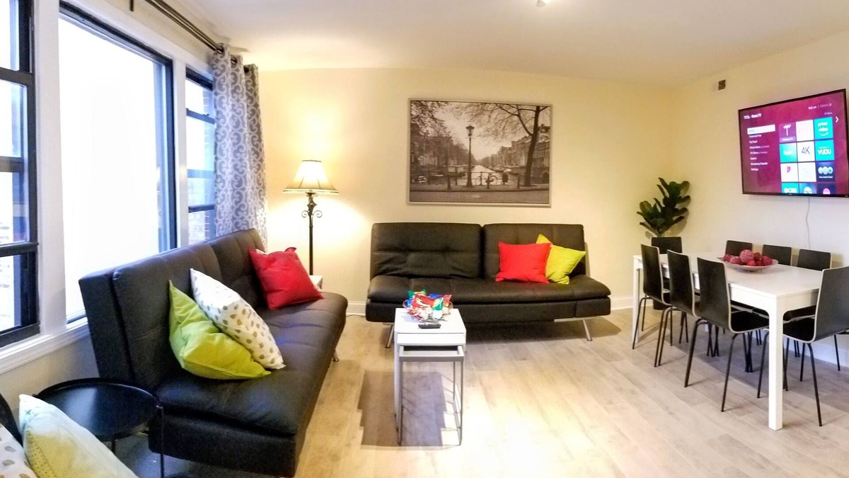 Chinatown Condo | 1 #33 - 4 Bedroom/2 Bath Condo near McCormick Place, Wintrust Arena, Chinatown