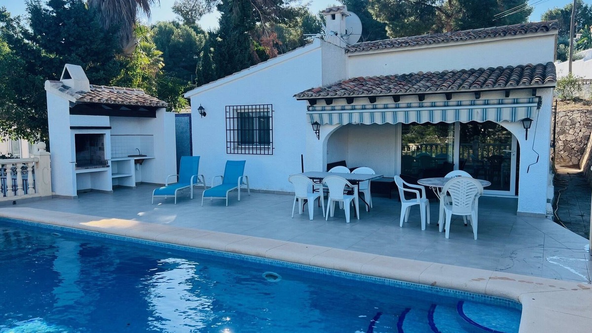 Pinar del Advocat Ski Chalet | 1.5km from L'Ampolla Beach and town | Comfortable | 3 double bedrooms |