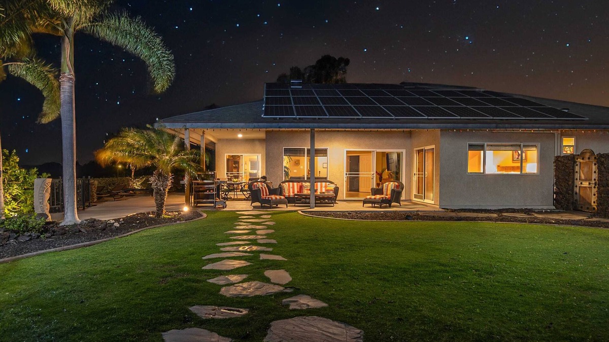 Sunset Ridge House | 1 Acre PRIVATE RESORT,4 bed, 3 bath, cinema, spa