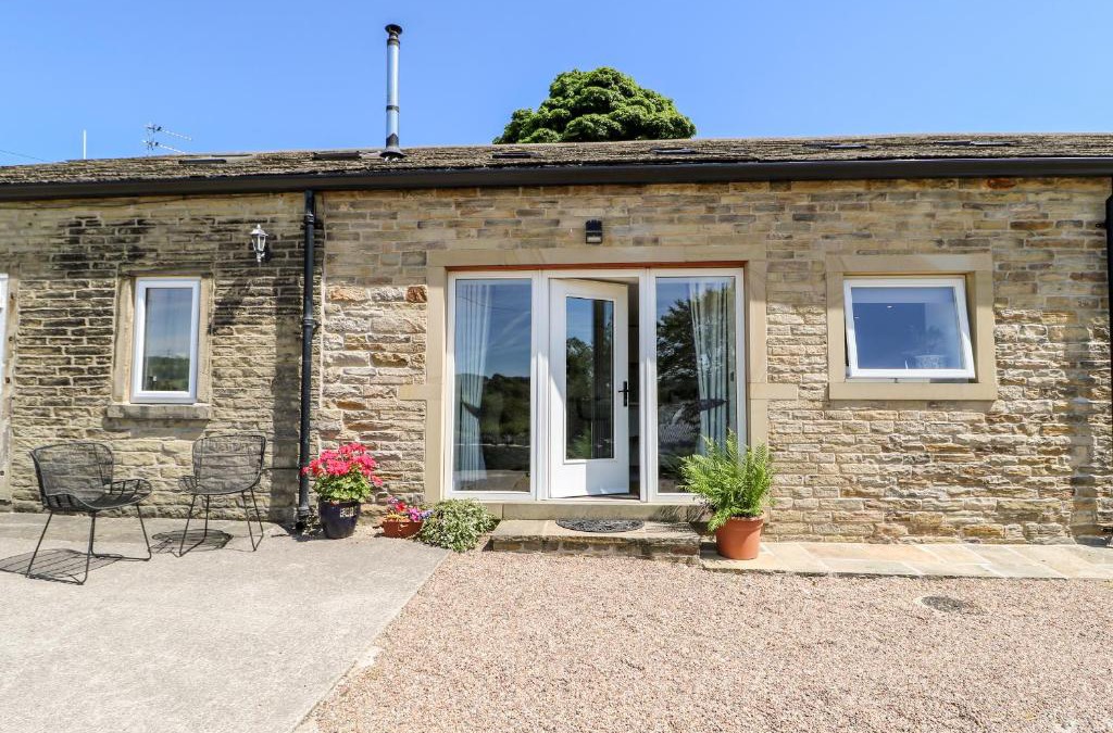 Rastrick House | 1 Barn Cottages