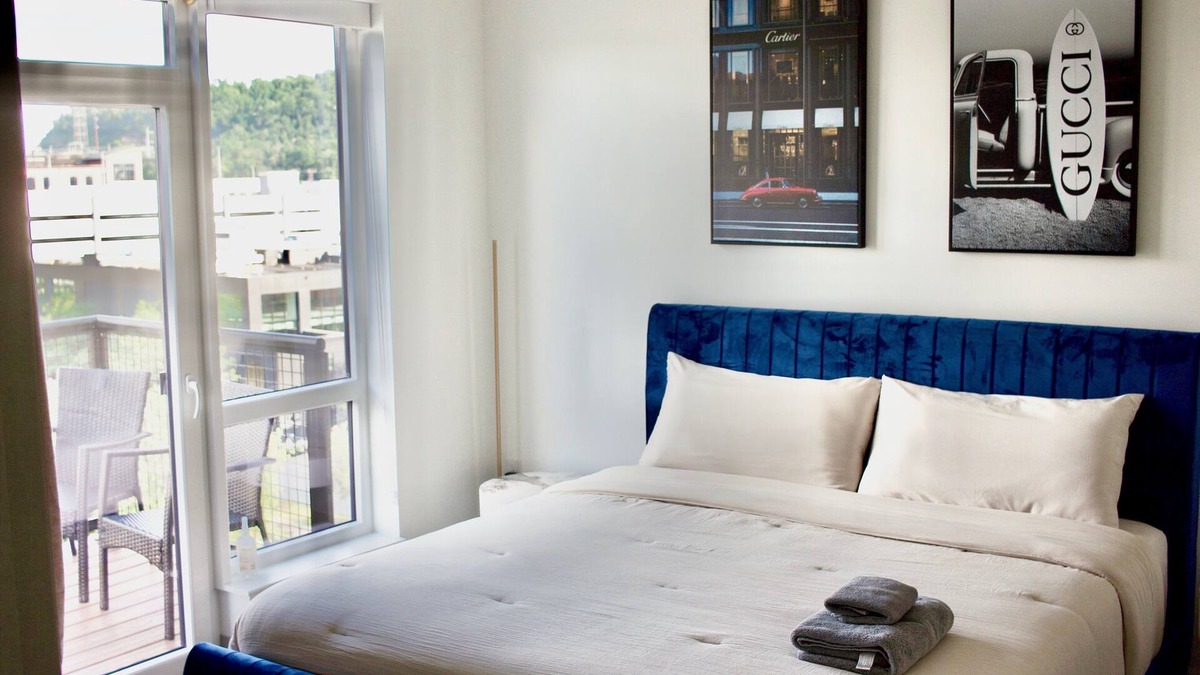 South Side Flats Apartment | 1 bd/1 ba with balcony, minutes to downtown Pitt, amenities included