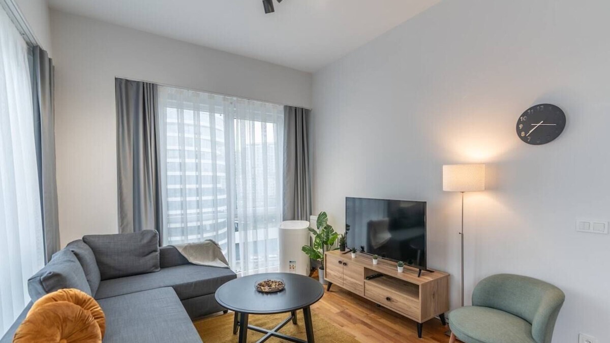 Kagithane Apartment | 1-Bdr Apt with View /Pool/GYM Near Airport Metro