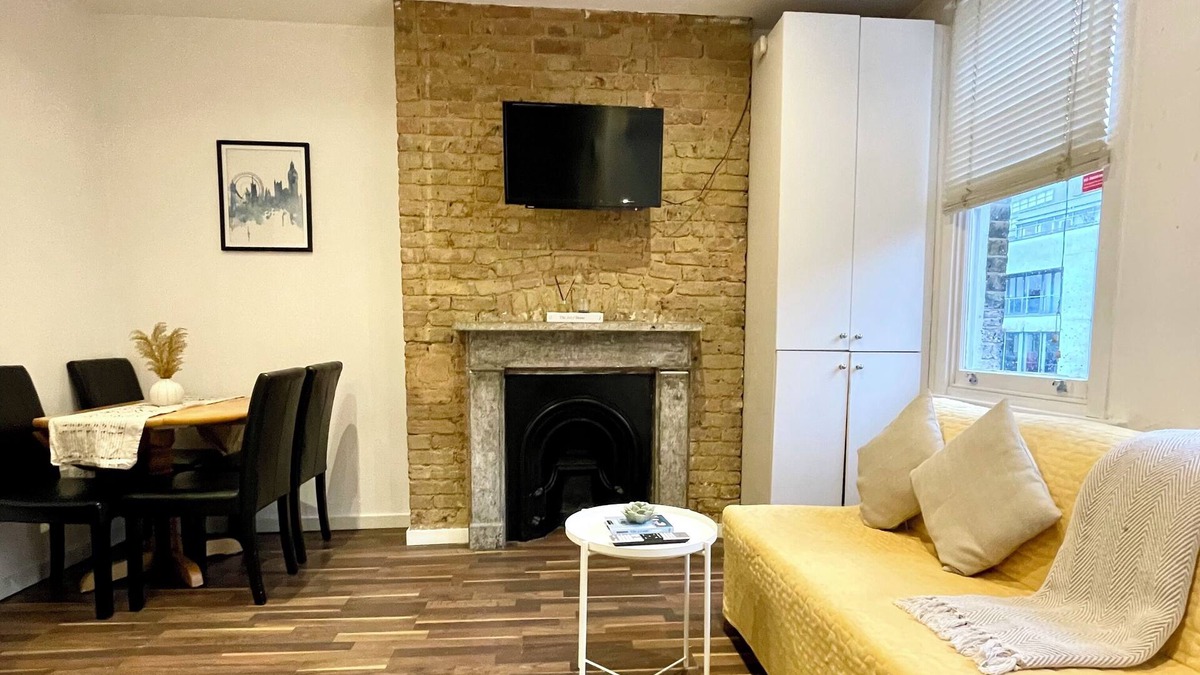 Golborne Apartment | 1 BDR Flat W/Canal View- Moments away from Famous Portobello Rd