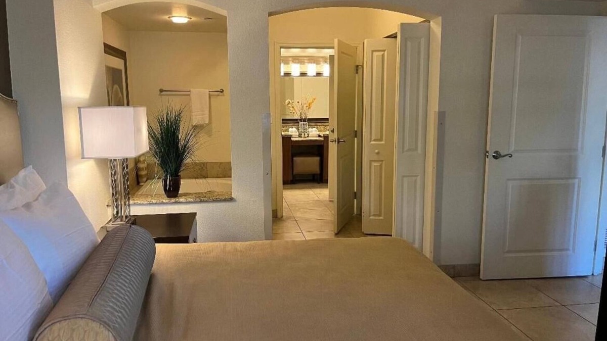 Enterprise Condo | 1 Bed,1 Bath condo with full kit & wash/dry 5min from the strip & Allegiant Sta.