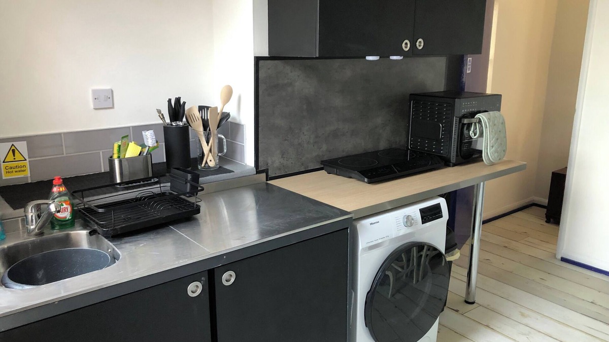 Chesterfield Apartment | 1-bed Apt, Sleeps 2, 20 Mins to Peak District