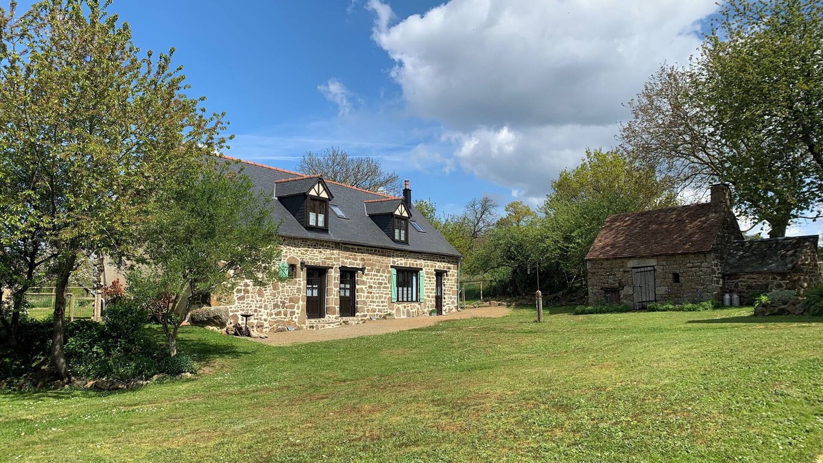 Andaine - Passais Cottage | 1 Bed Cottage - Sleeps 2 - Garden - Parking - Wifi