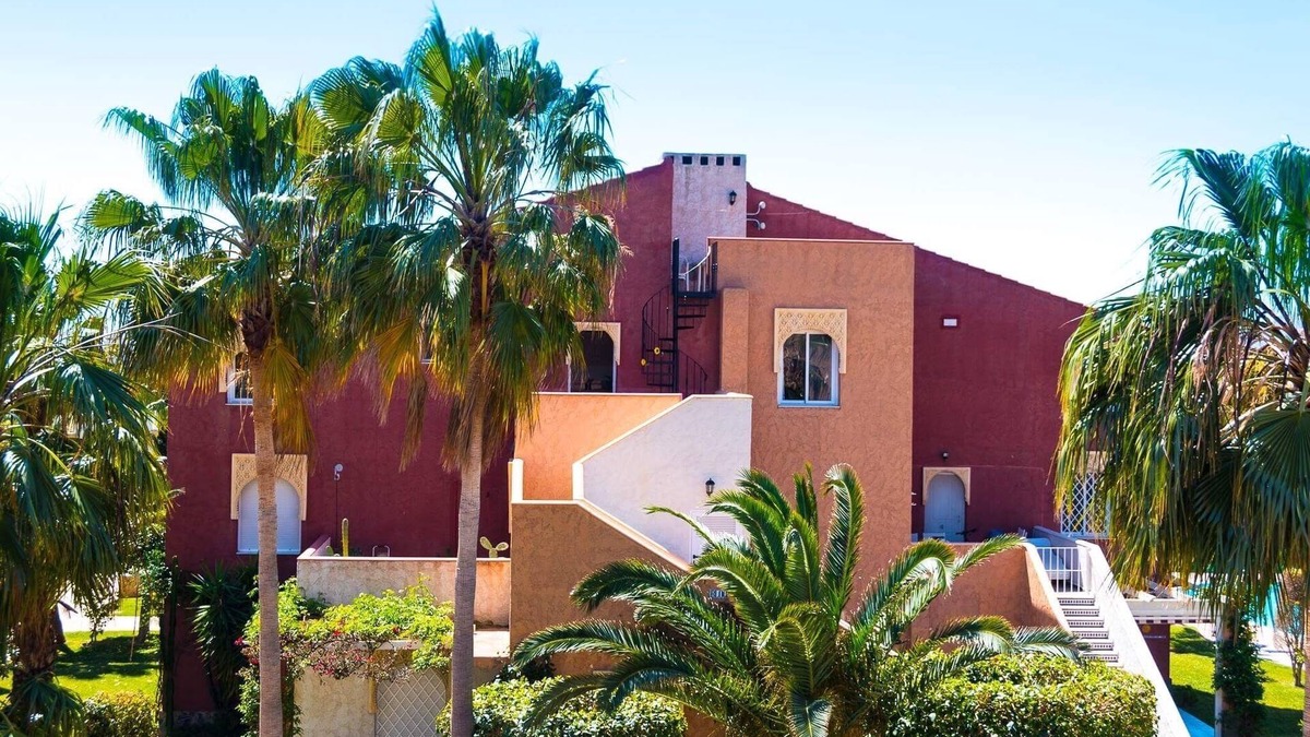 Vera Beach Apartment | 1 Bed Flat-Sleeps 2-Parking-Wifi-Pool-Garden