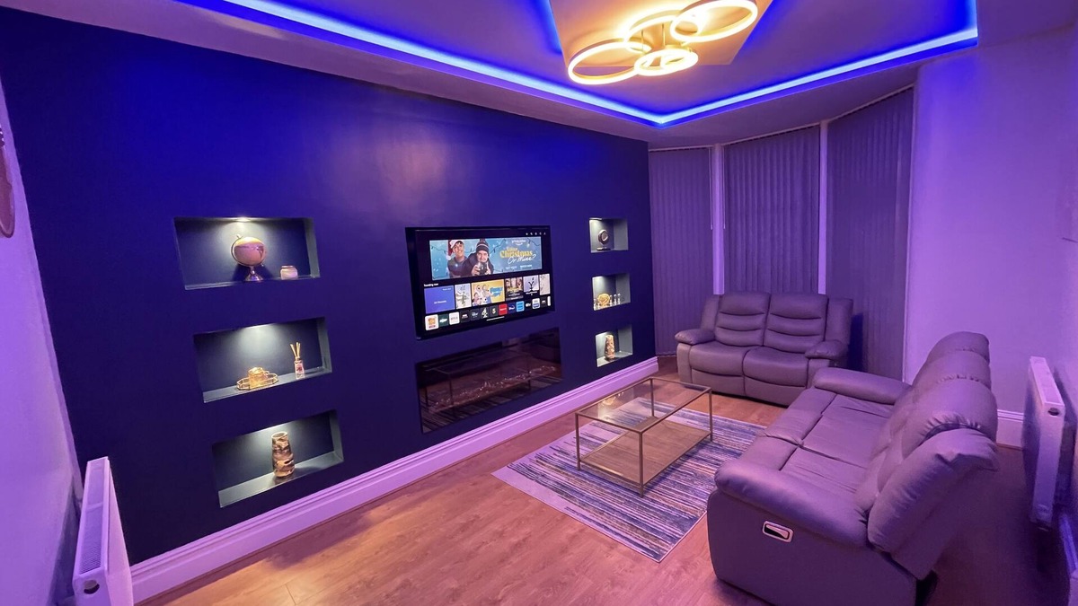 Bradford Apartment | 1 Bed Flat - Sleeps 2 - Hot Tub - Parking - Wifi