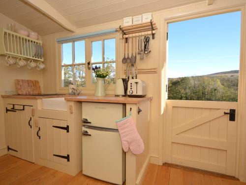 Ammanford House | 1 bed in Llandyfan 65190