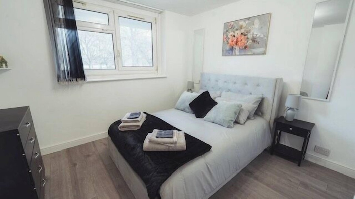 St. Mary's Park Apartment | 1 Bed-Park View-Balcony-WiFi-Pet Friendly
