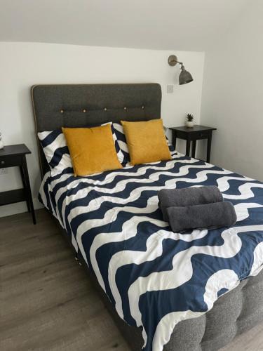 Weston-super-Mare Apartment | 1 Bed Room Flat with sofa Bed, full kitchen