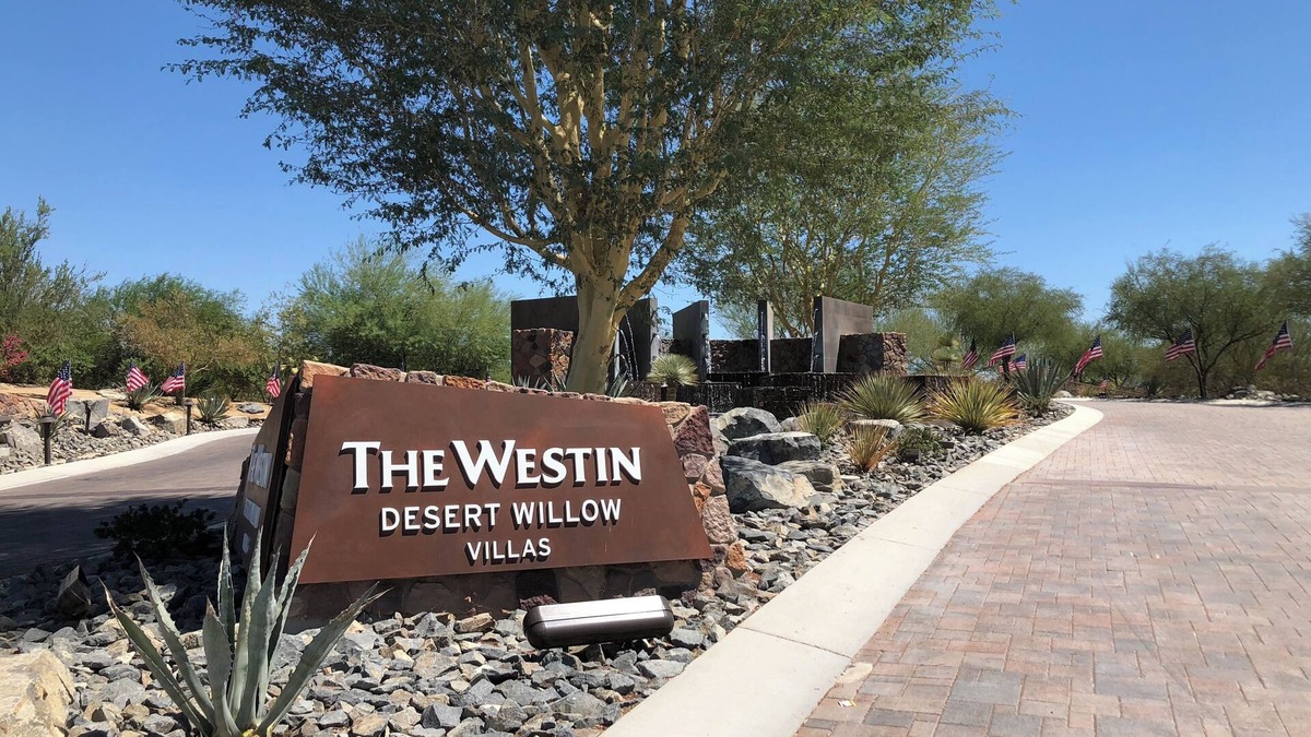 Palm Desert Resort | 1 bed-room villa 600sqft with living room and full kitchen in Palm Desert, CA.