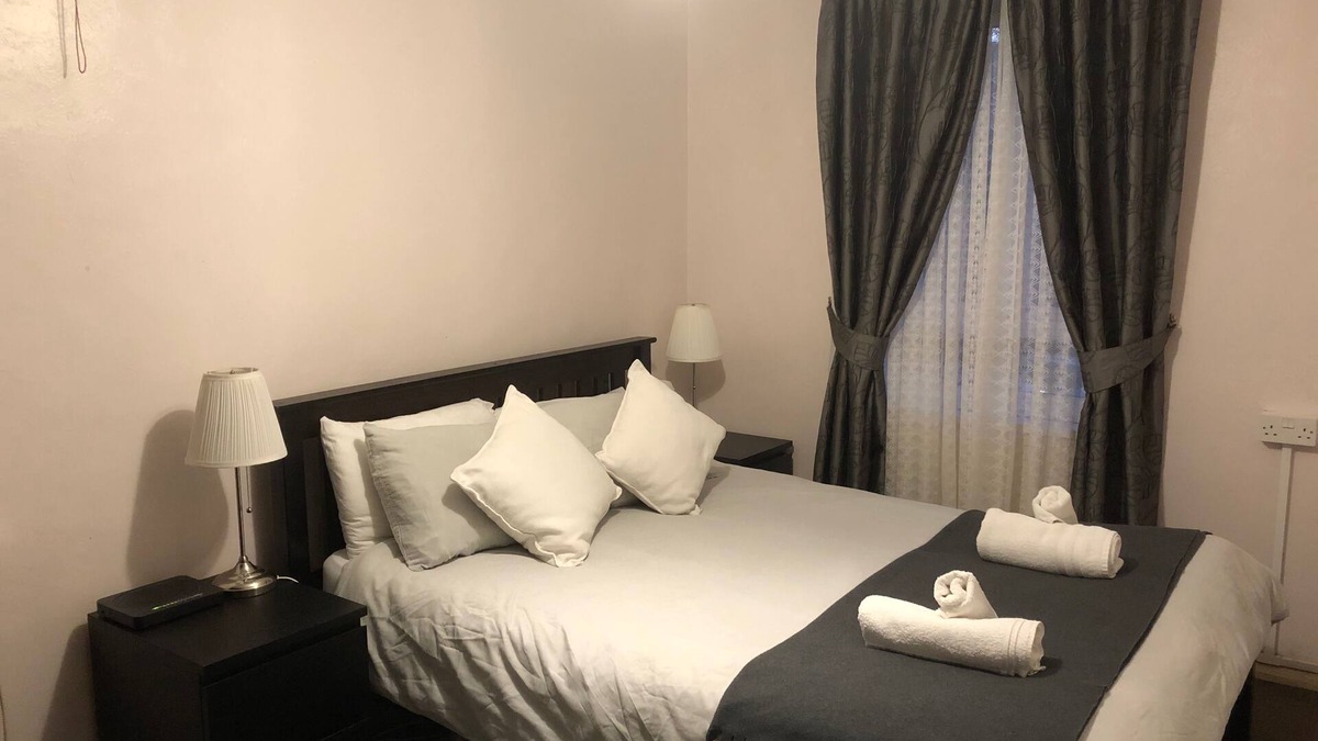 West Putney Apartment | 1 Bed-Sleeps 4-Free Parking-15 Min to Putney