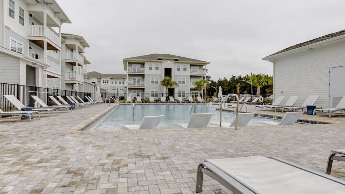 Orange Park Apartment | 1 Bed Sleeps 4 +Pool+Gym+Pet+EV