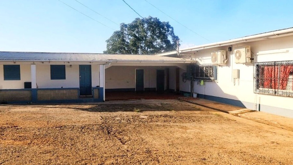 Orange Hill Apartment | 1 Bed Studio Apt - Parking, Wifi, Mountain Views