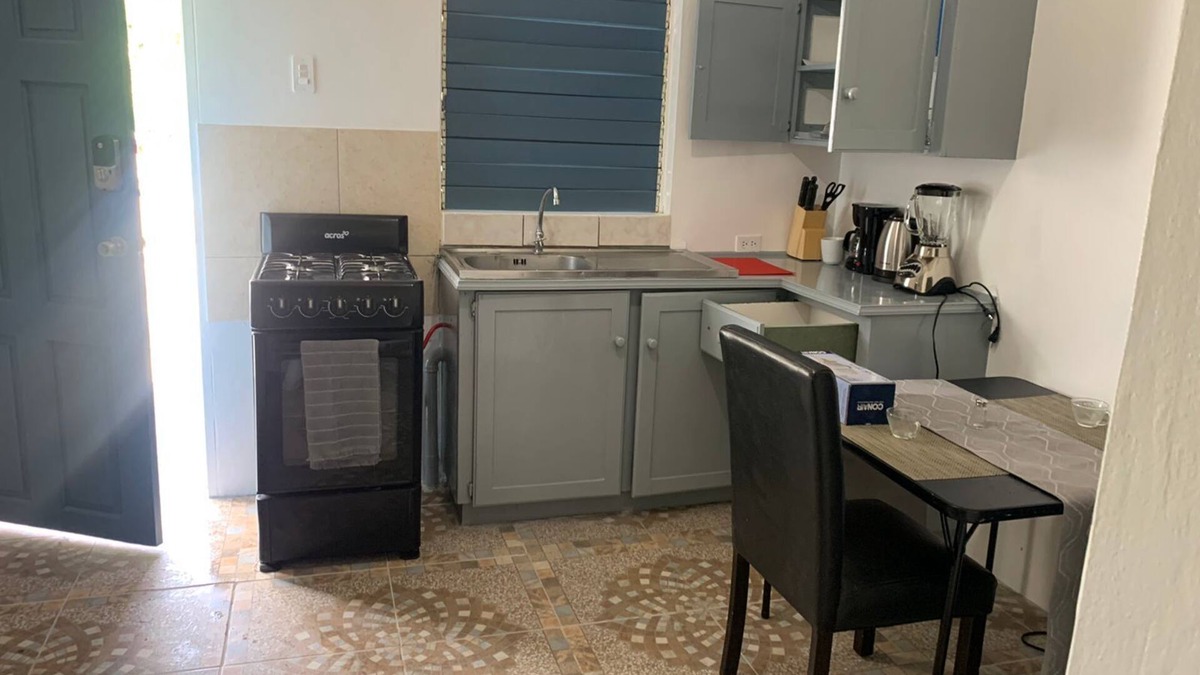 Orange Hill Apartment | 1 Bed Studio Apt - Parking, Wifi, Mountain Views