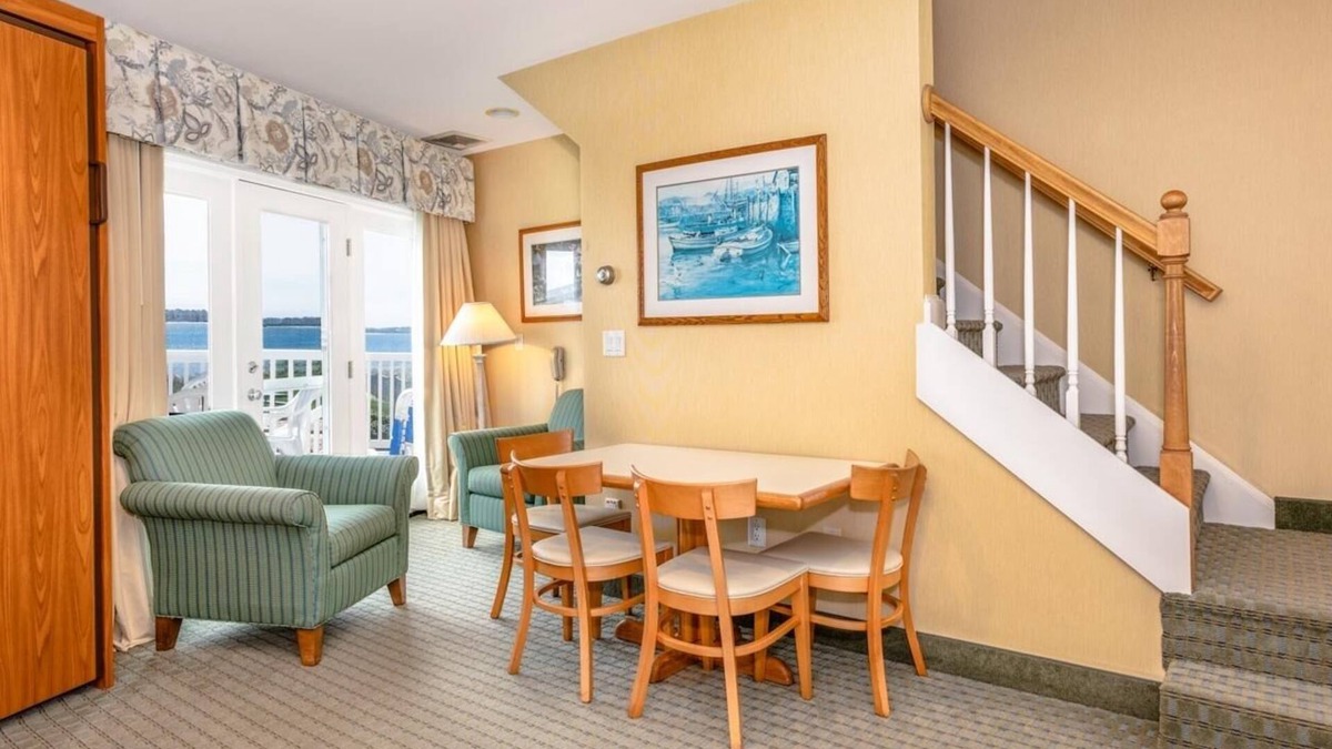 West Yarmouth Apartment | 1 Bedroom 1.5 Bath Townhouse, Green Harbor Resort, Canoe Rentals, Sun Umbrellas