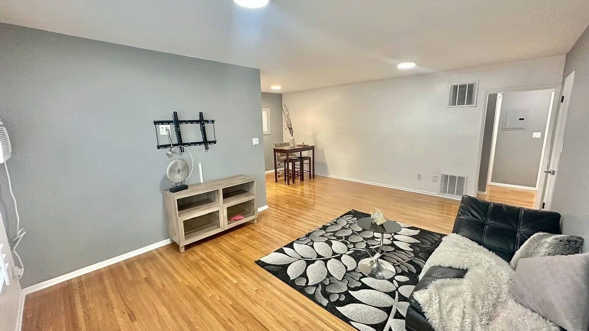 La Brea Apartment | 1-bedroom 1 bathroom apartment in awesome, safe, quiet