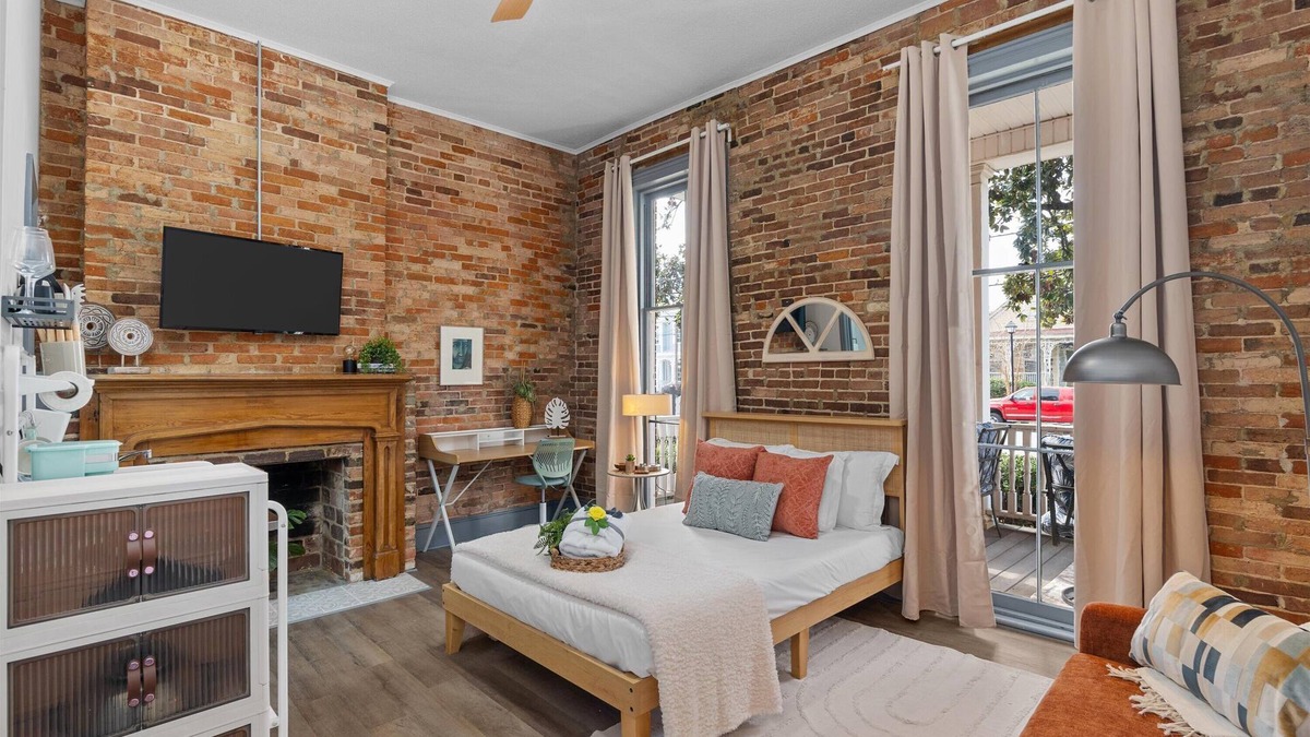 Olde Town Augusta Apartment | 1 bedroom, 1 bathroom studio apartment in Downtown Augusta