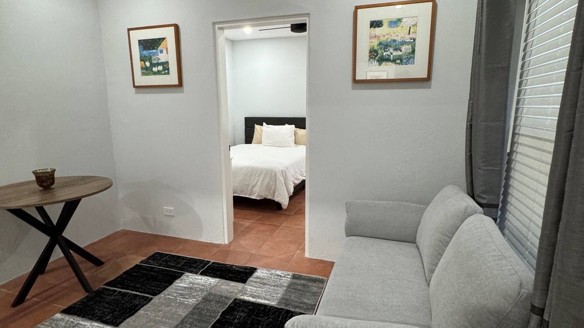 St. George's Apartment | 1 Bedroom - 5 mins from city of Hamilton