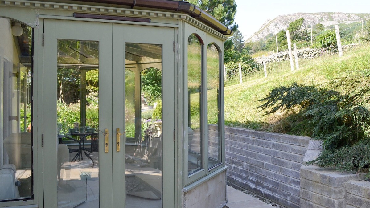 Llanfairfechan Cottage | 1 bedroom accommodation in Llanfairfechan, near Conwy