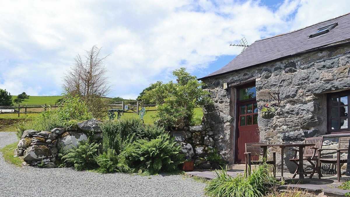 Pentrefelin Cottage | 1 bedroom accommodation in near Criccieth